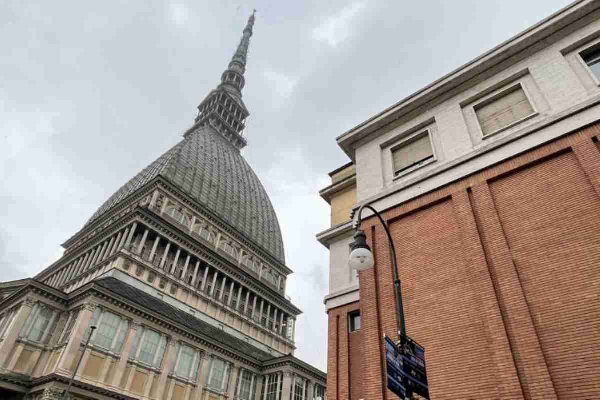 Mole antonelliana vista dal basso