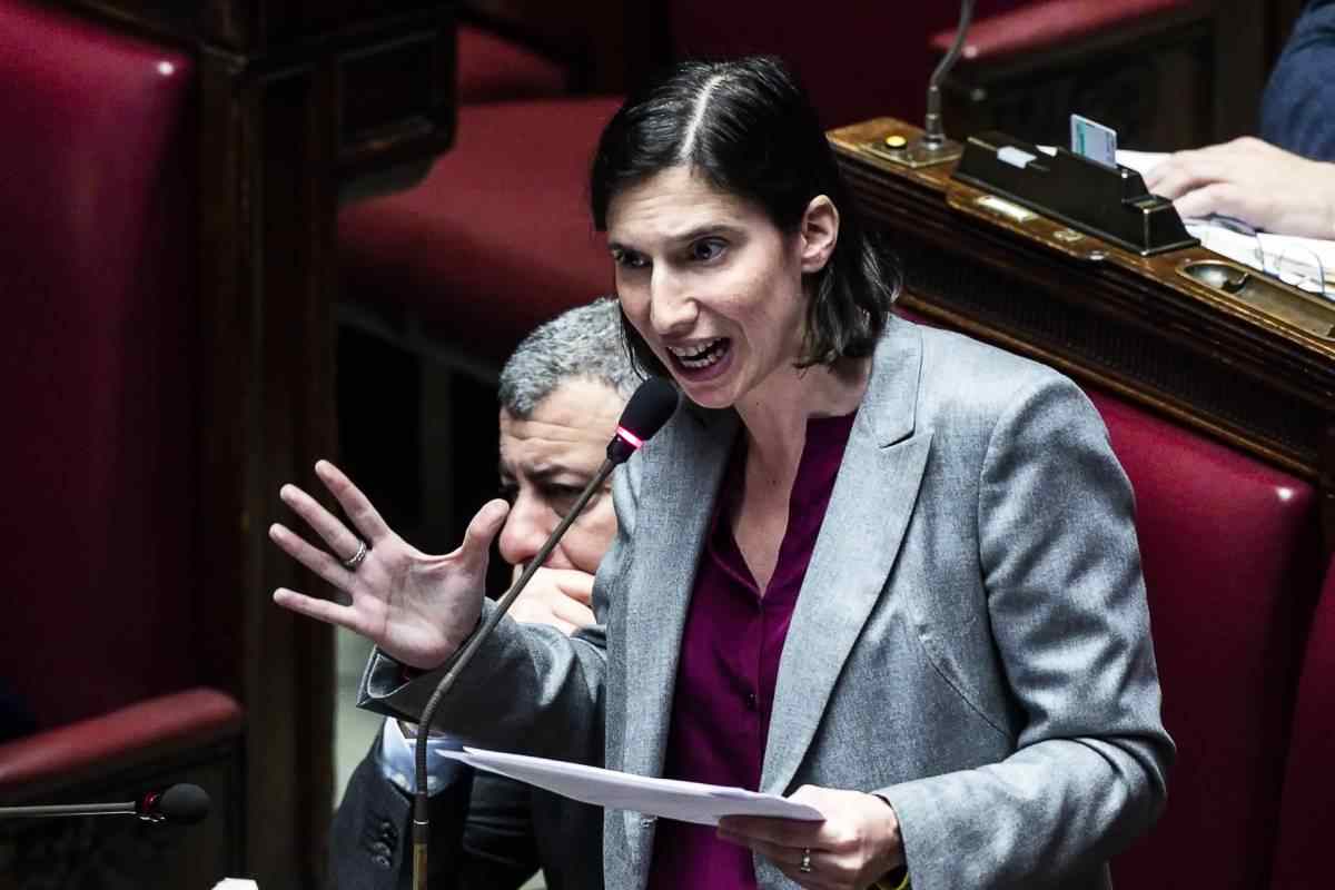 Elly Schlein furiosa in Parlamento
